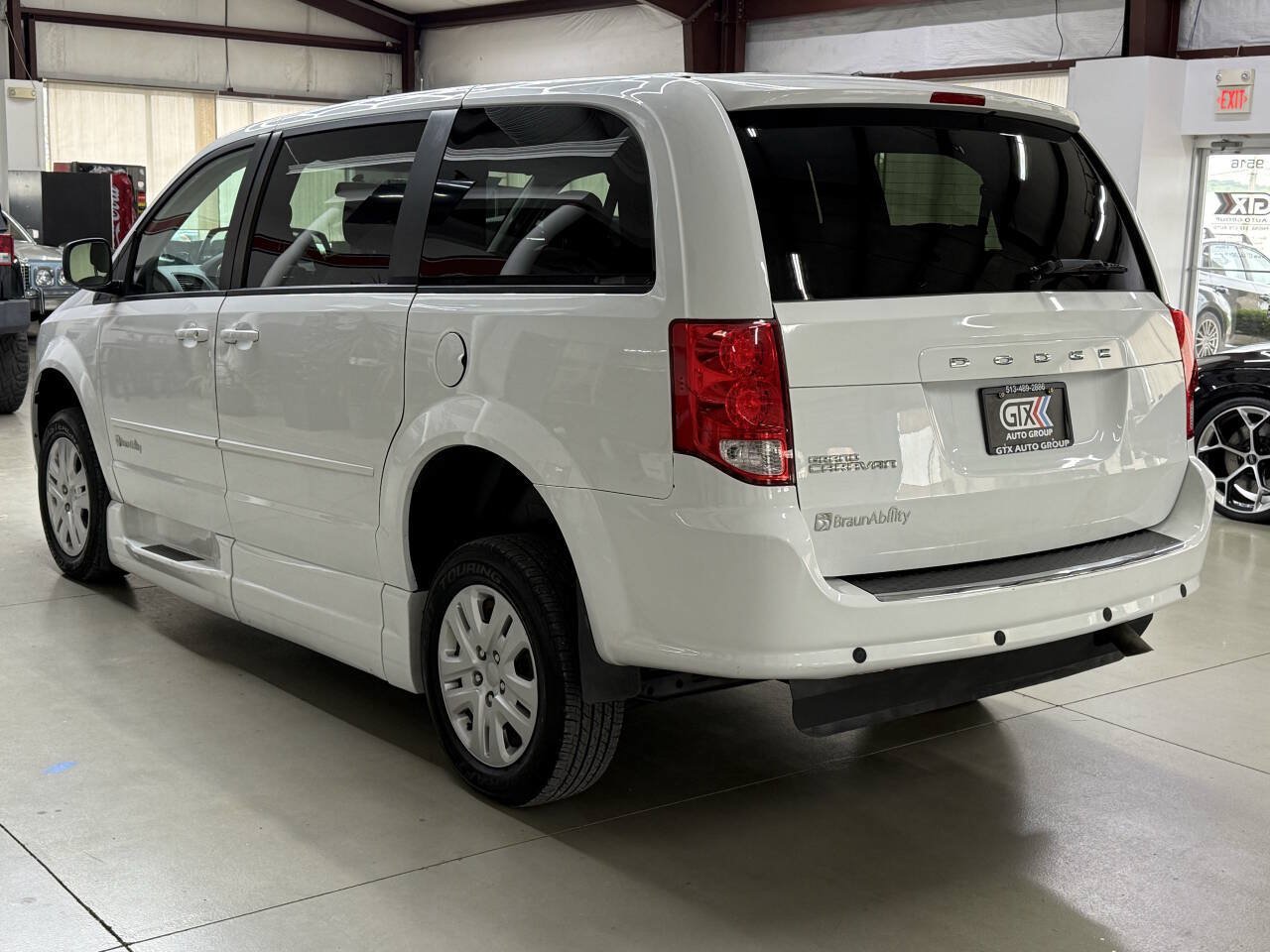 Used 2015 Dodge Grand Caravan SE w/ Quick Order Package 29E SE FWD image 4