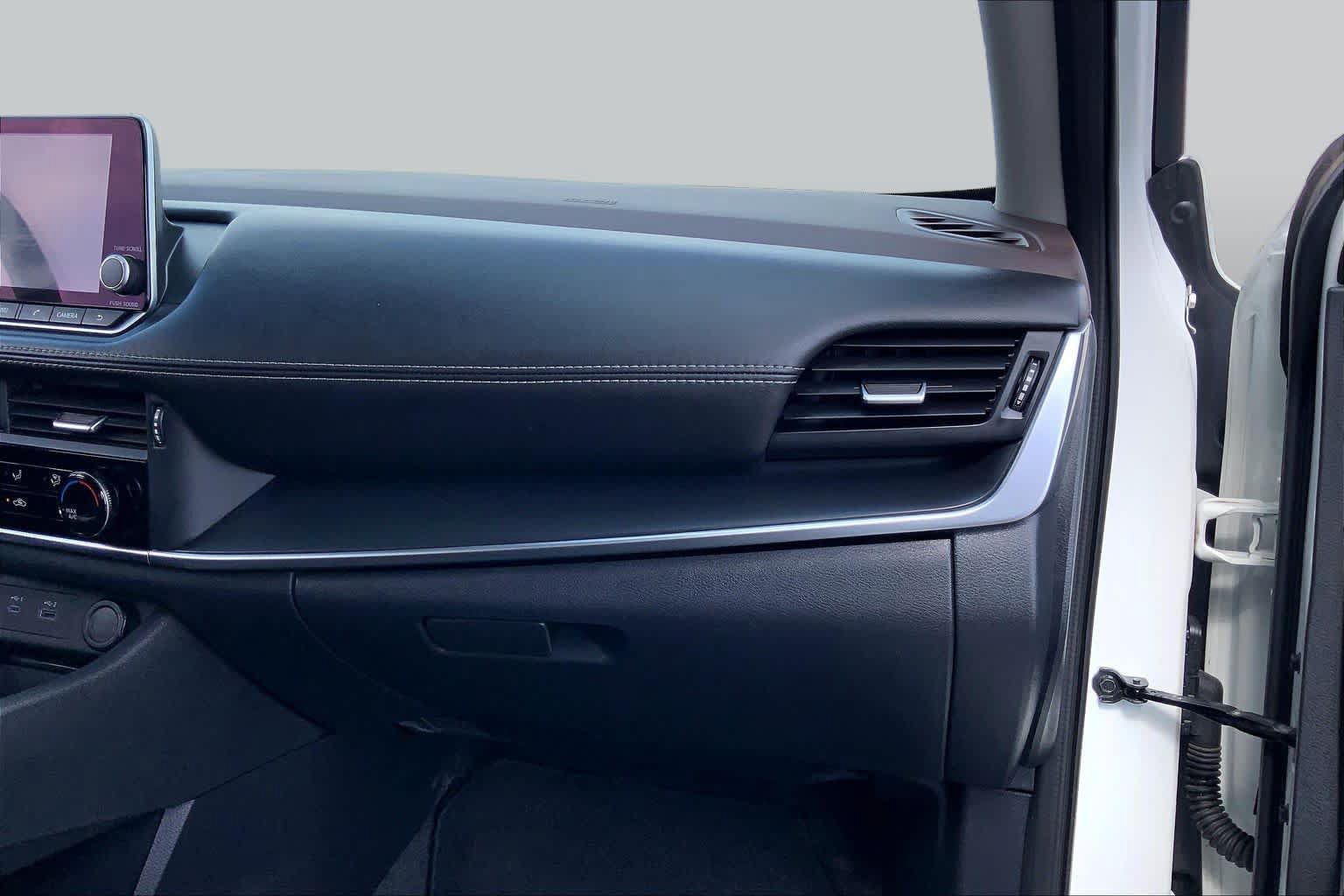 Used 2023 Nissan Rogue S FWD image 17