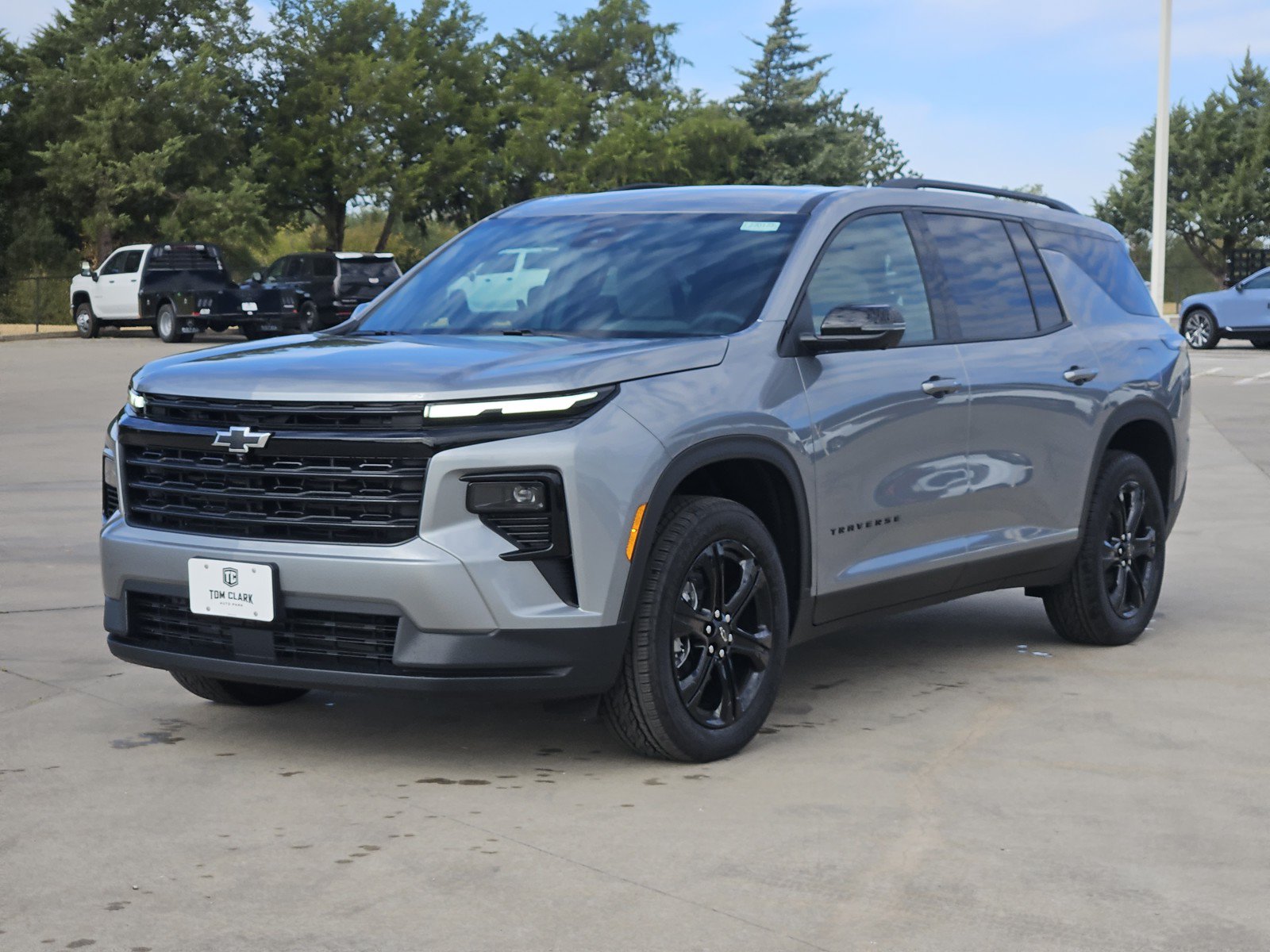 New 2027 Chevrolet Traverse LT w/ Midnight/Sport Edition FWD image 2