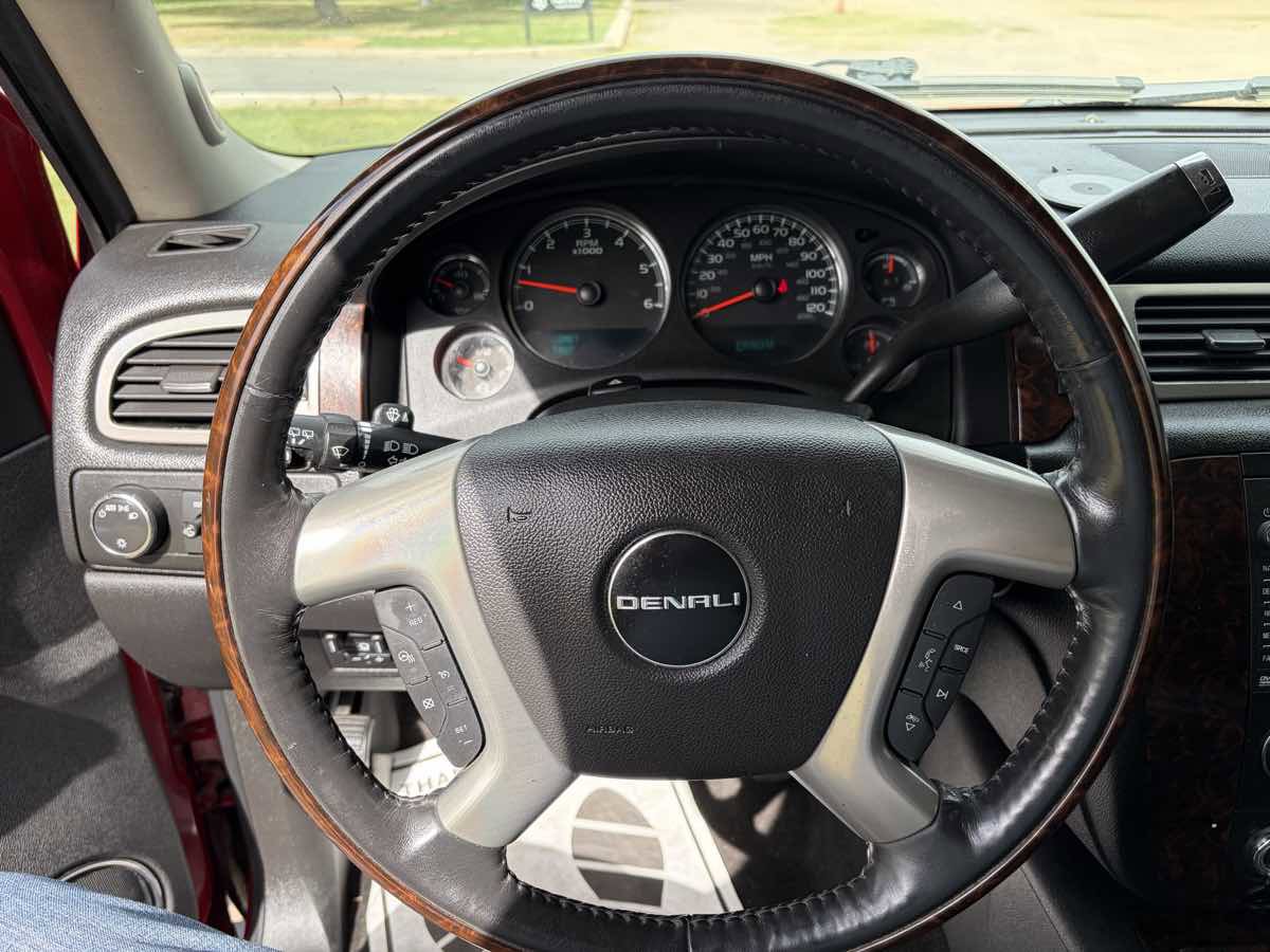 Used 2012 GMC Yukon Denali AWD/4WD image 22