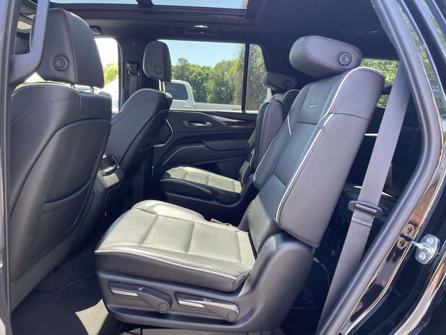 Used 2023 Cadillac Escalade Premium Luxury AWD/4WD image 29