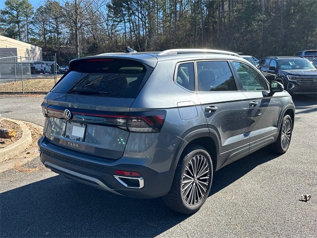 Used 2025 Volkswagen Taos SE image 7