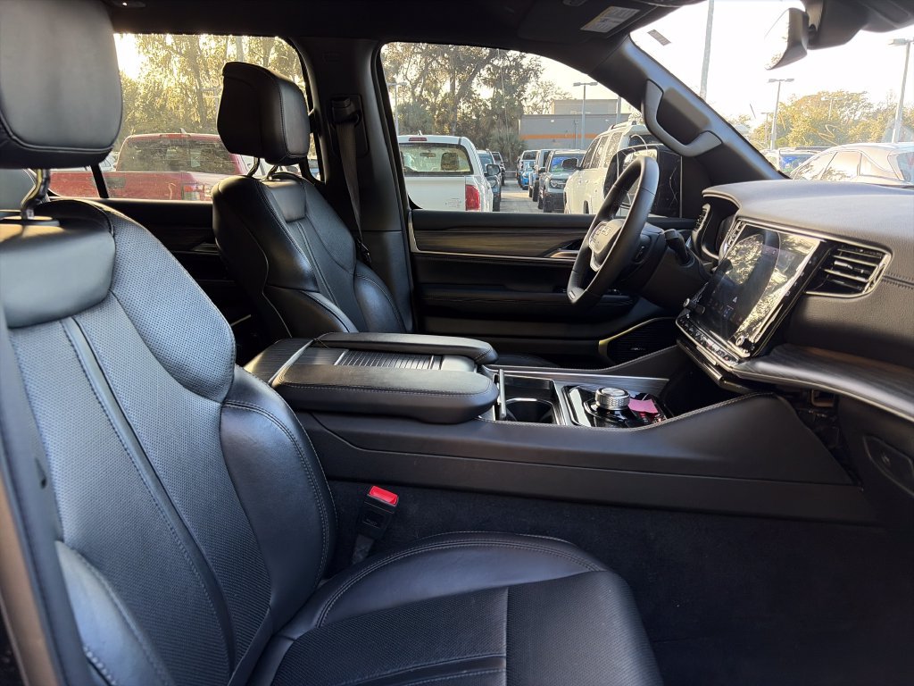 Used 2024 Jeep Wagoneer Series II w/ Flexible Seating Group RWD image 28