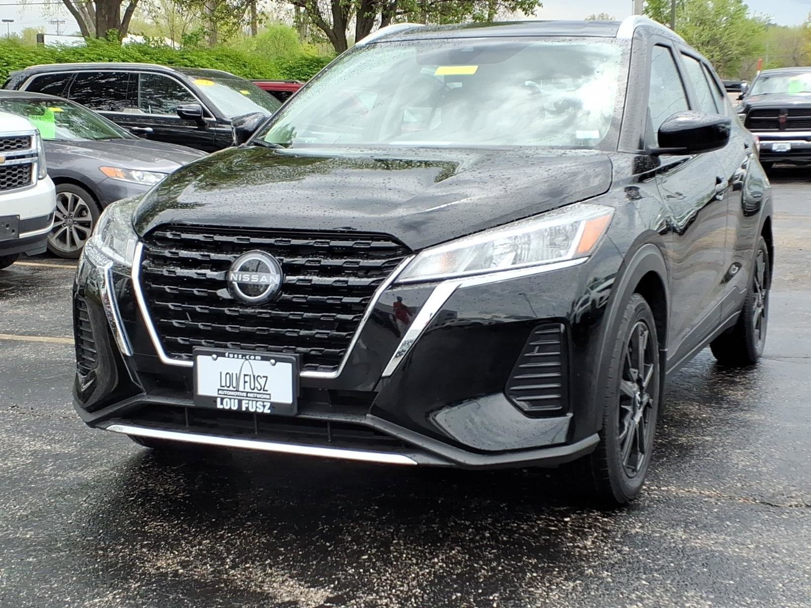 Used 2023 Nissan Kicks SV image 3