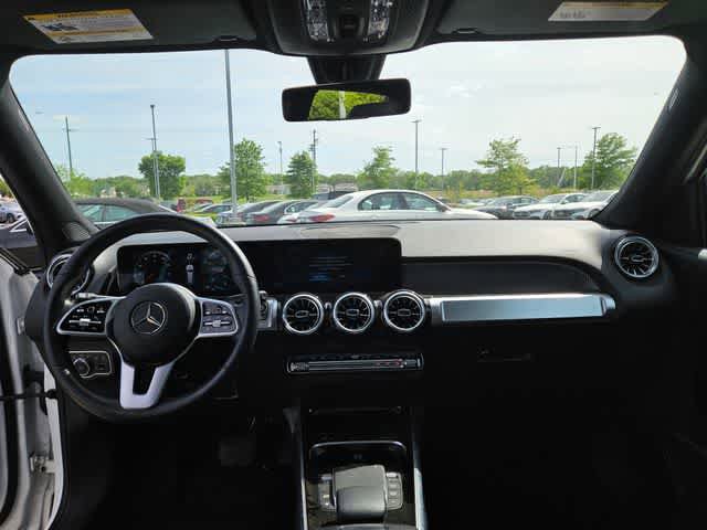 Used 2022 Mercedes-Benz GLB 250 w/ Premium Package Lite image 17