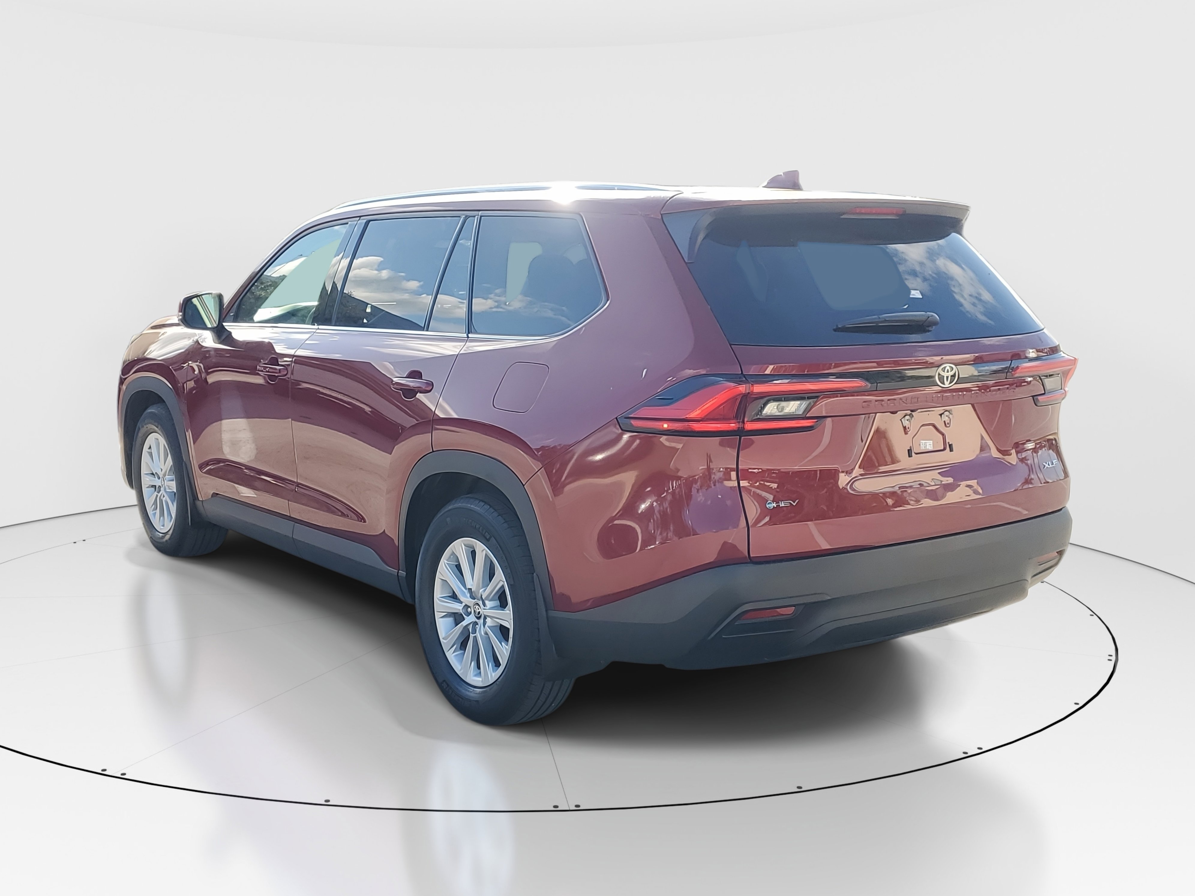 Used 2024 Toyota Grand Highlander XLE image 5