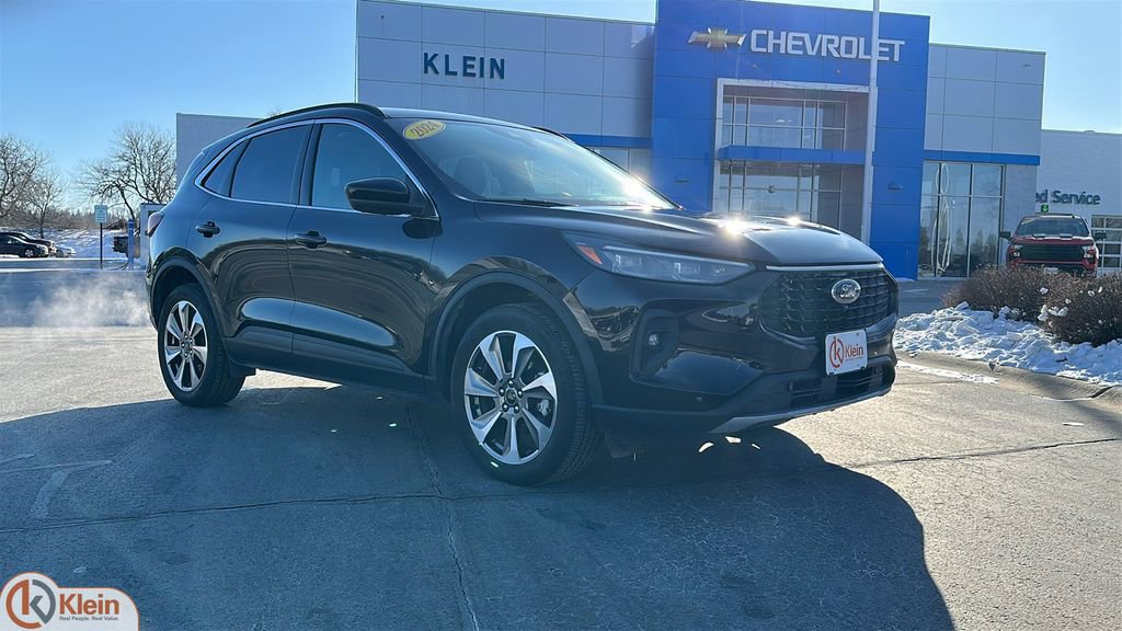 Used 2024 Ford Escape Platinum image 1