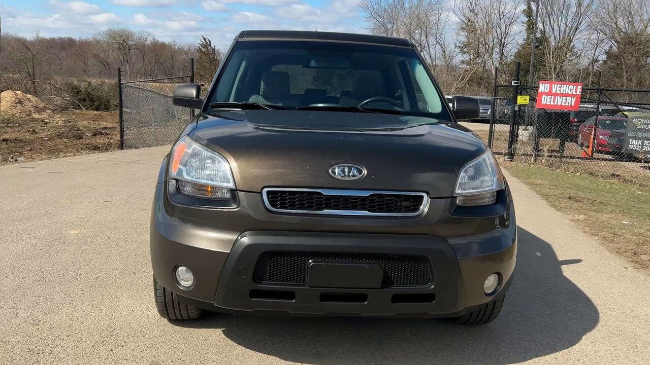 Used 2010 Kia Soul ! image 2