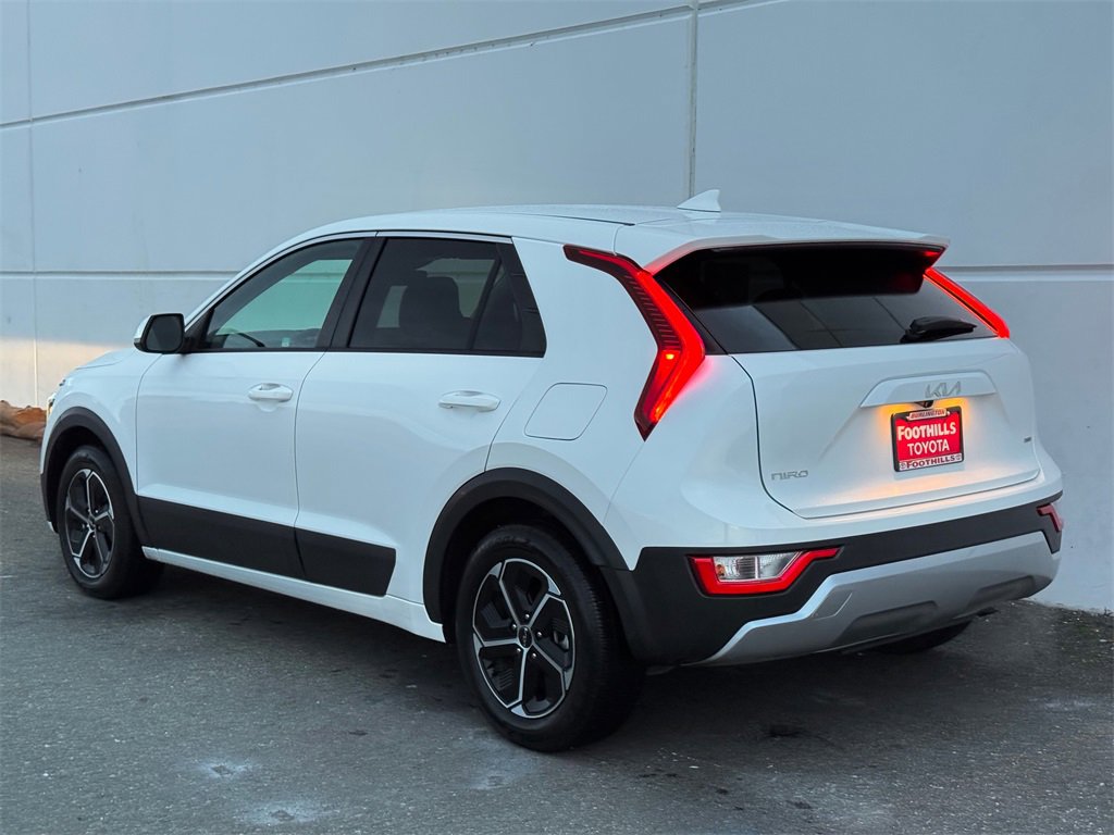 Used 2023 Kia Niro LX image 5