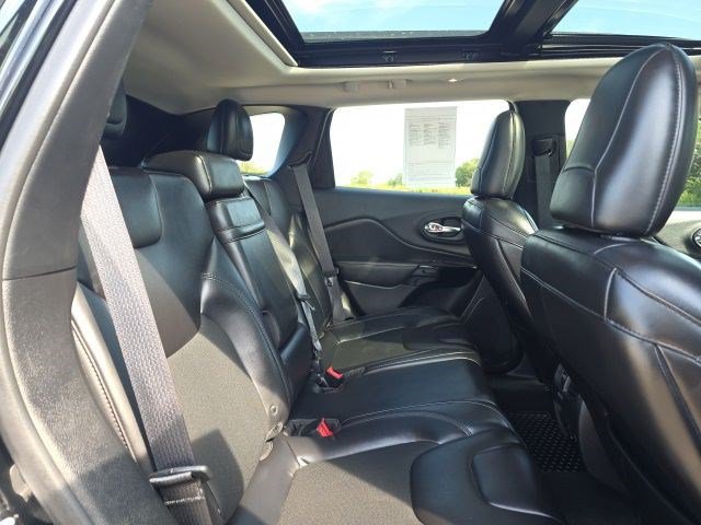 Certified 2019 Jeep Cherokee Latitude Plus AWD/4WD image 12