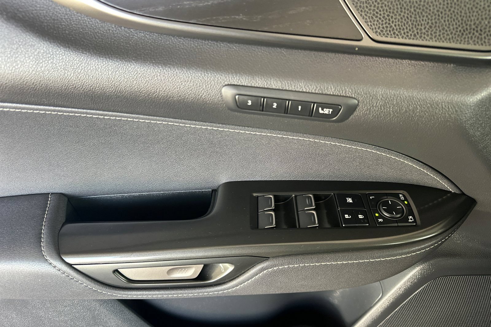 Used 2025 Lexus NX 450h+ AWD w/ Accessory Package (Z2) image 8