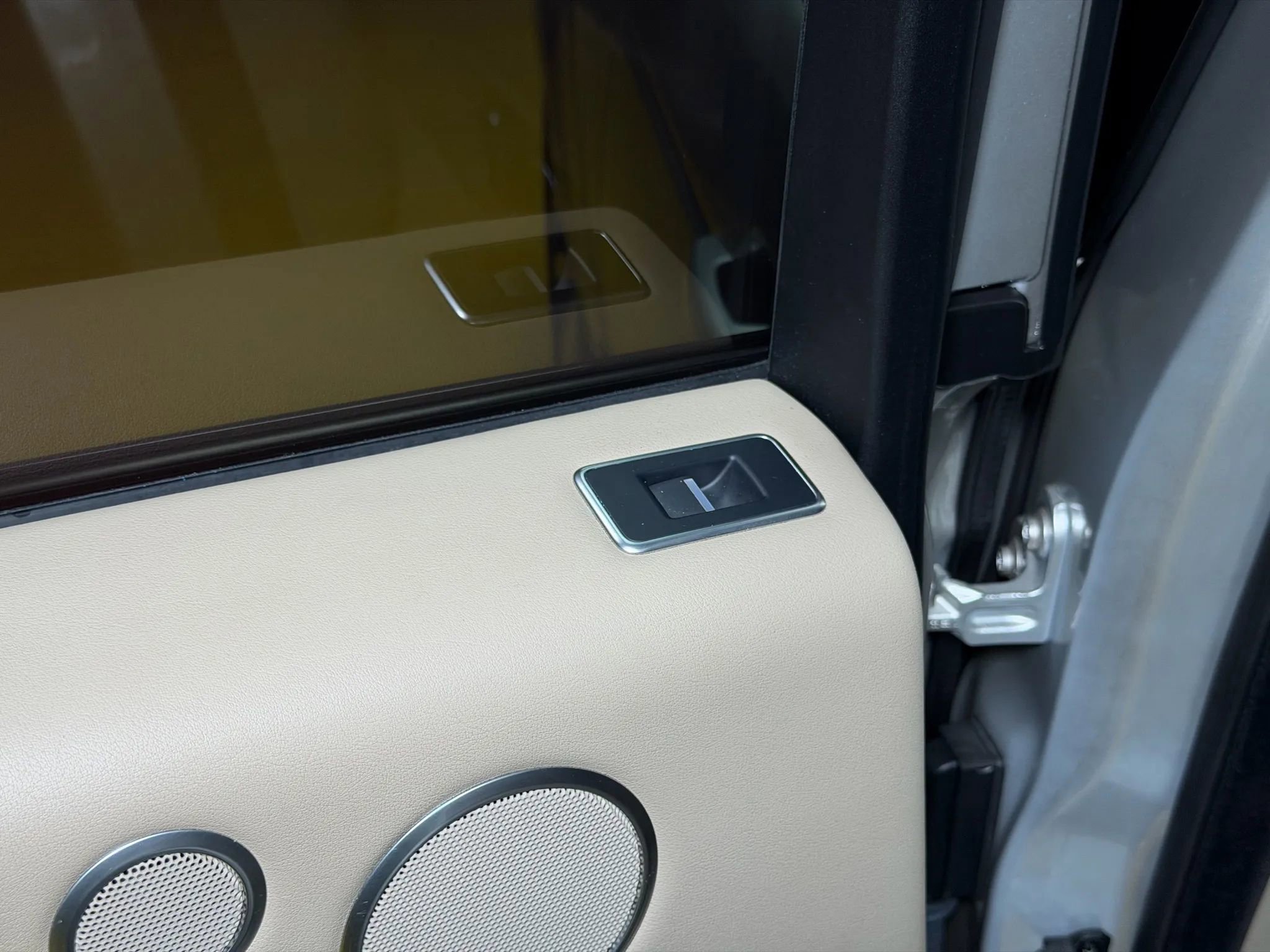 Used 2016 Land Rover Range Rover HSE image 24