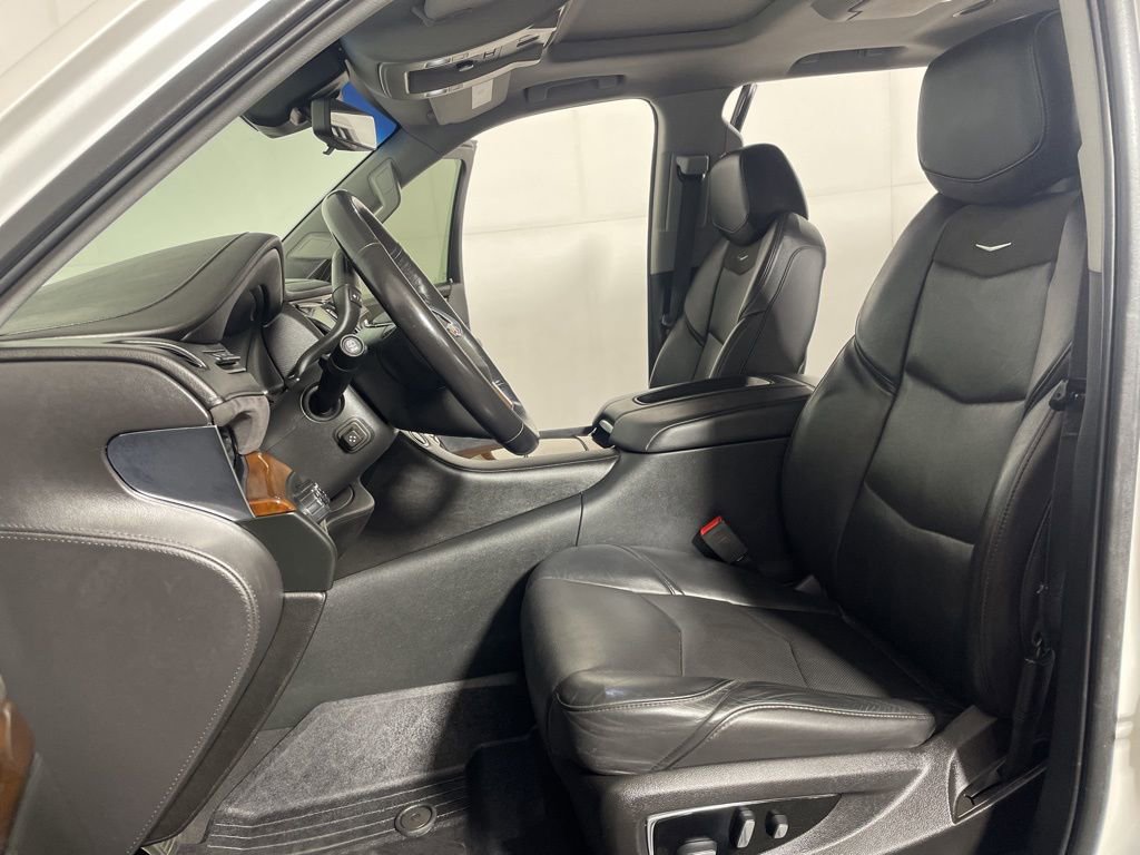 Used 2019 Cadillac Escalade Premium Luxury AWD/4WD image 10