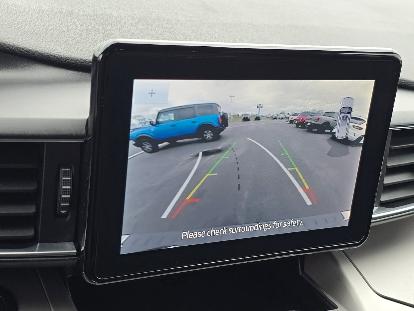 Used 2022 Ford Explorer XLT w/ Equipment Group 202A image 7