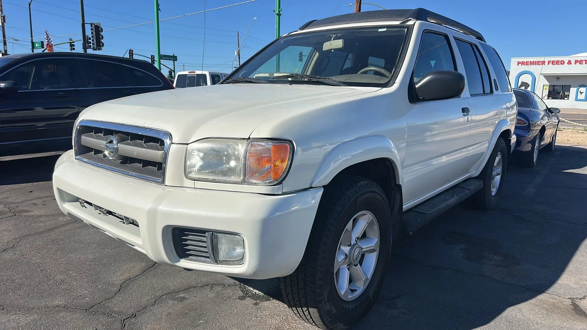 Used 2003 Nissan Pathfinder SE image 2