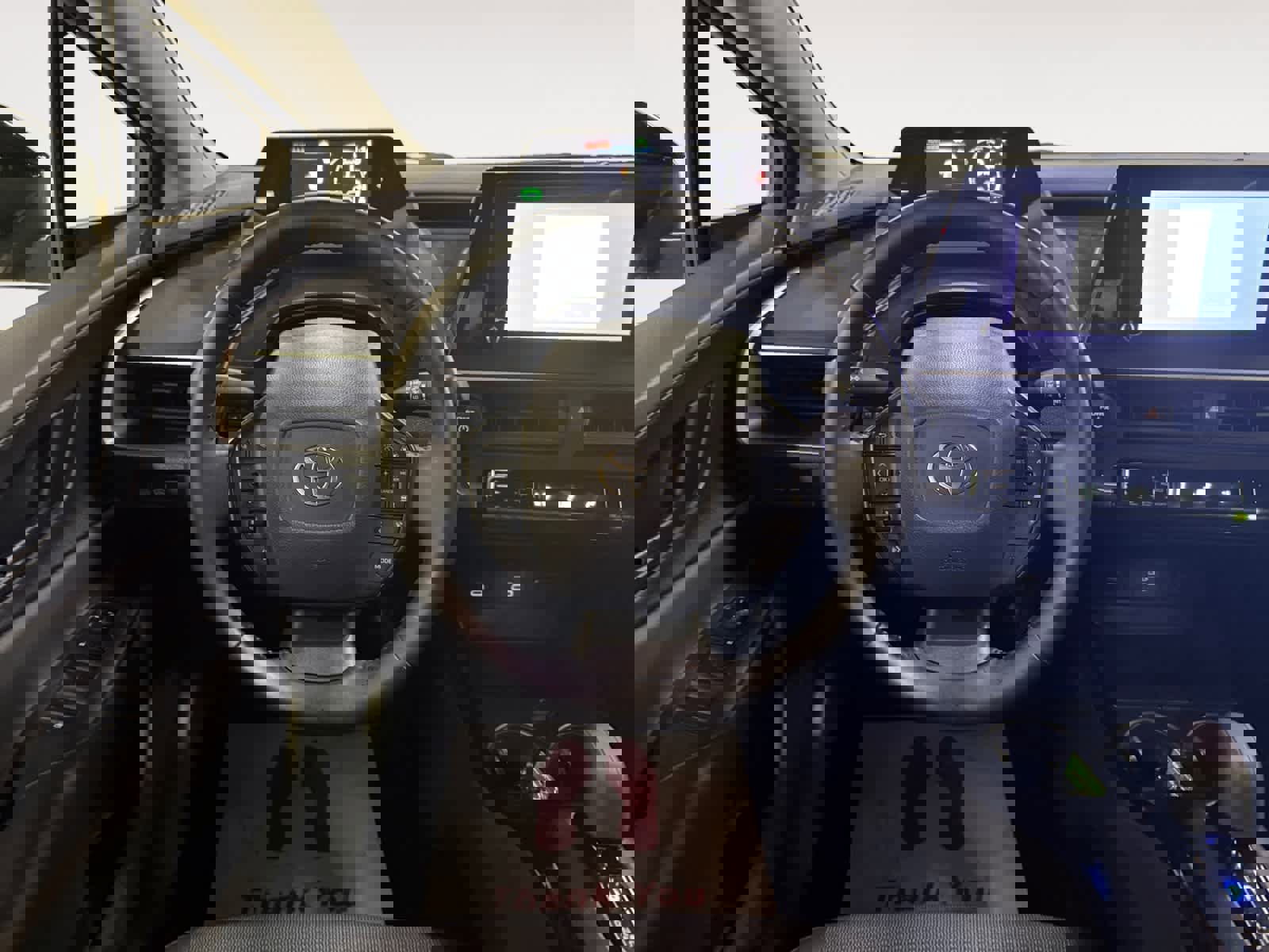 Used 2024 Toyota Prius LE image 19