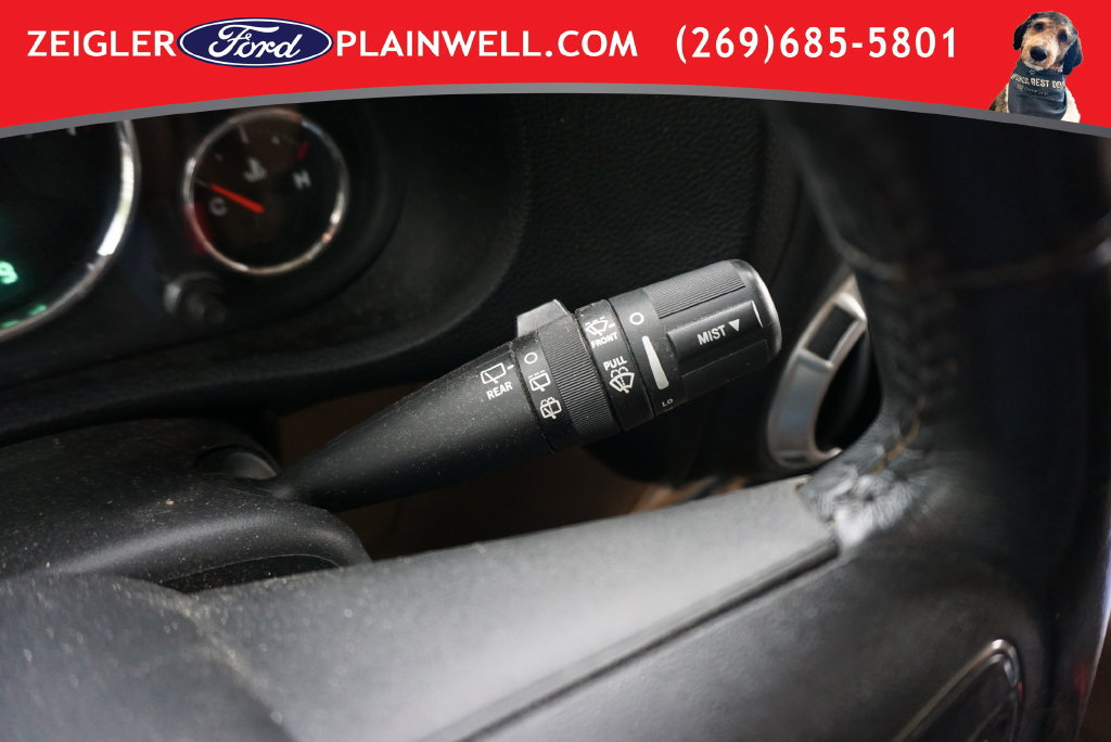 Used 2011 Jeep Wrangler Unlimited Sahara w/ Dual Top Group AWD/4WD image 17