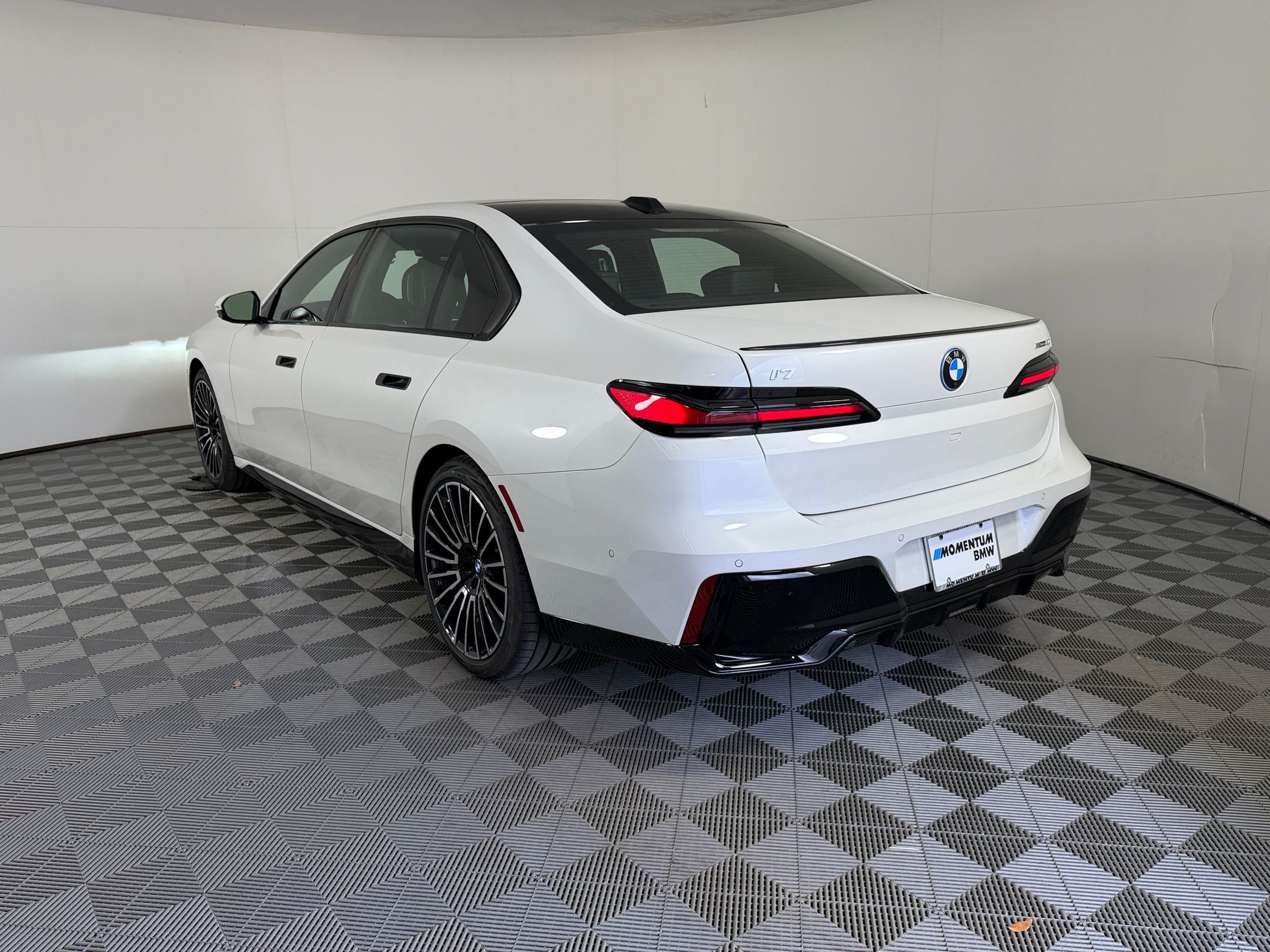 Used 2026 BMW i7 xDrive60 AWD/4WD image 3