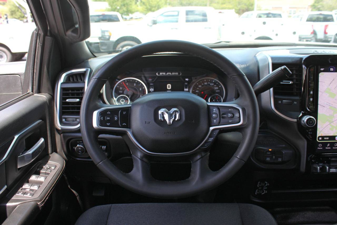 Used 2025 RAM 5500 4x4 Crew Cab image 23