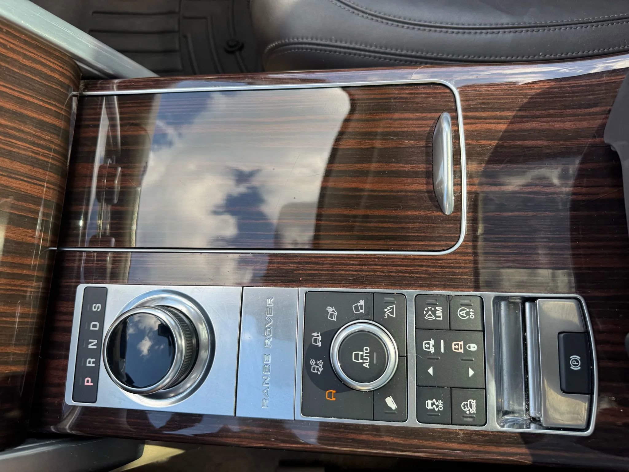 Used 2017 Land Rover Range Rover Supercharged image 31