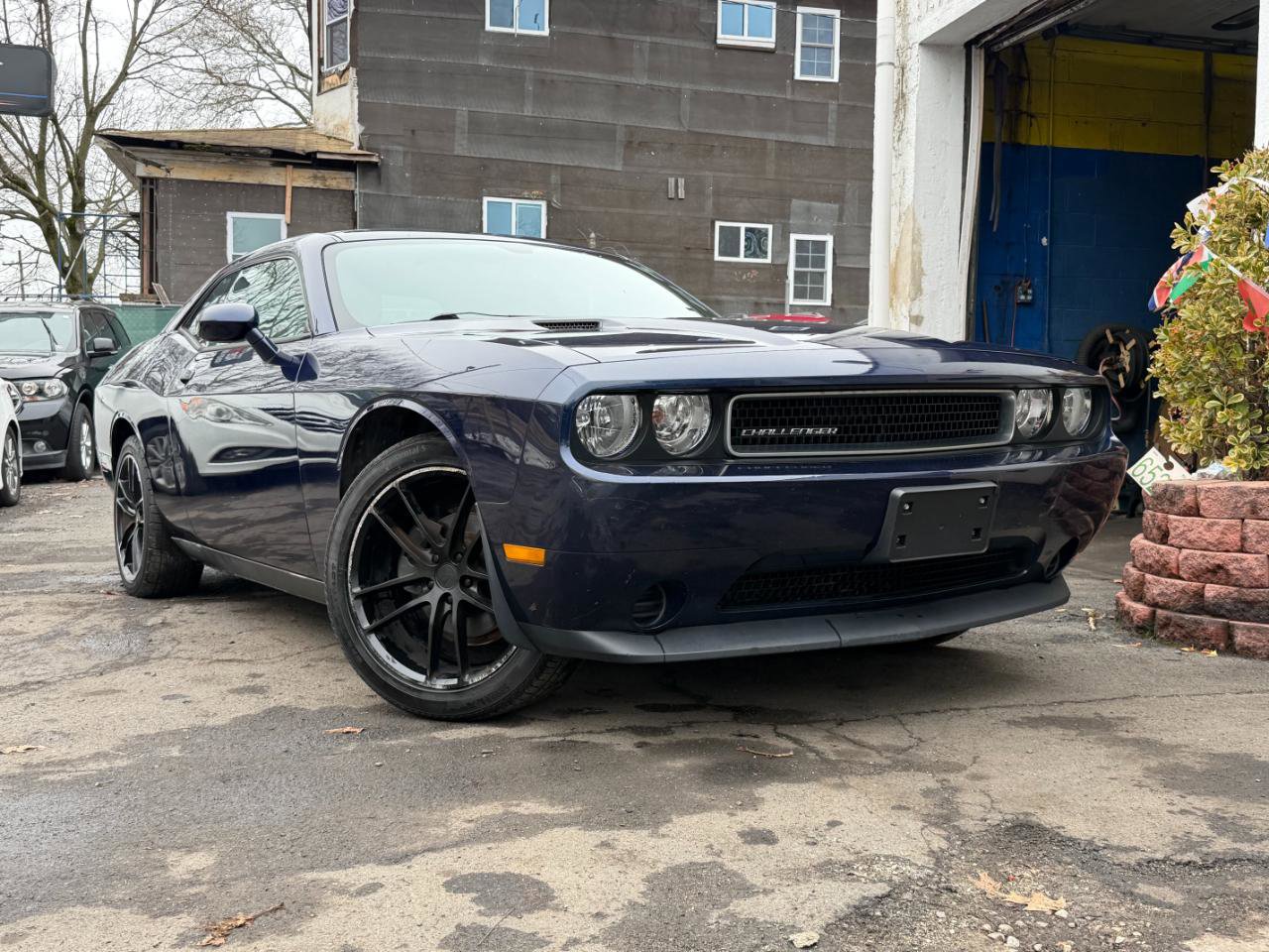 Used 2014 Dodge Challenger SXT image 12