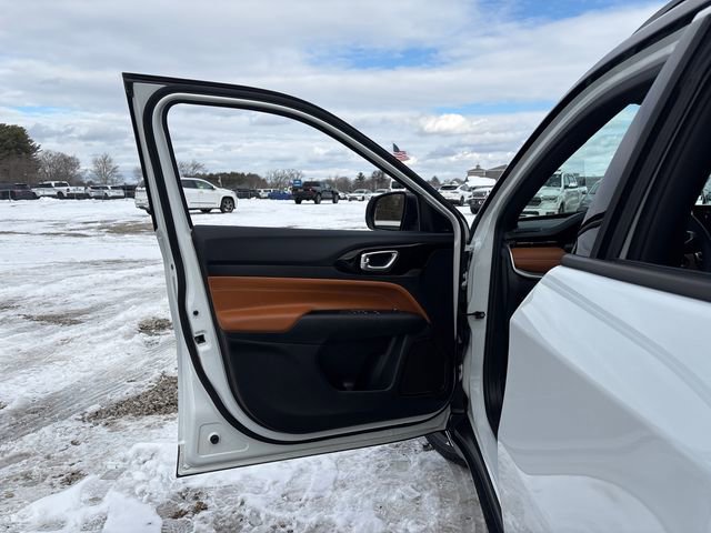 Used 2025 Jeep Compass Limited image 24