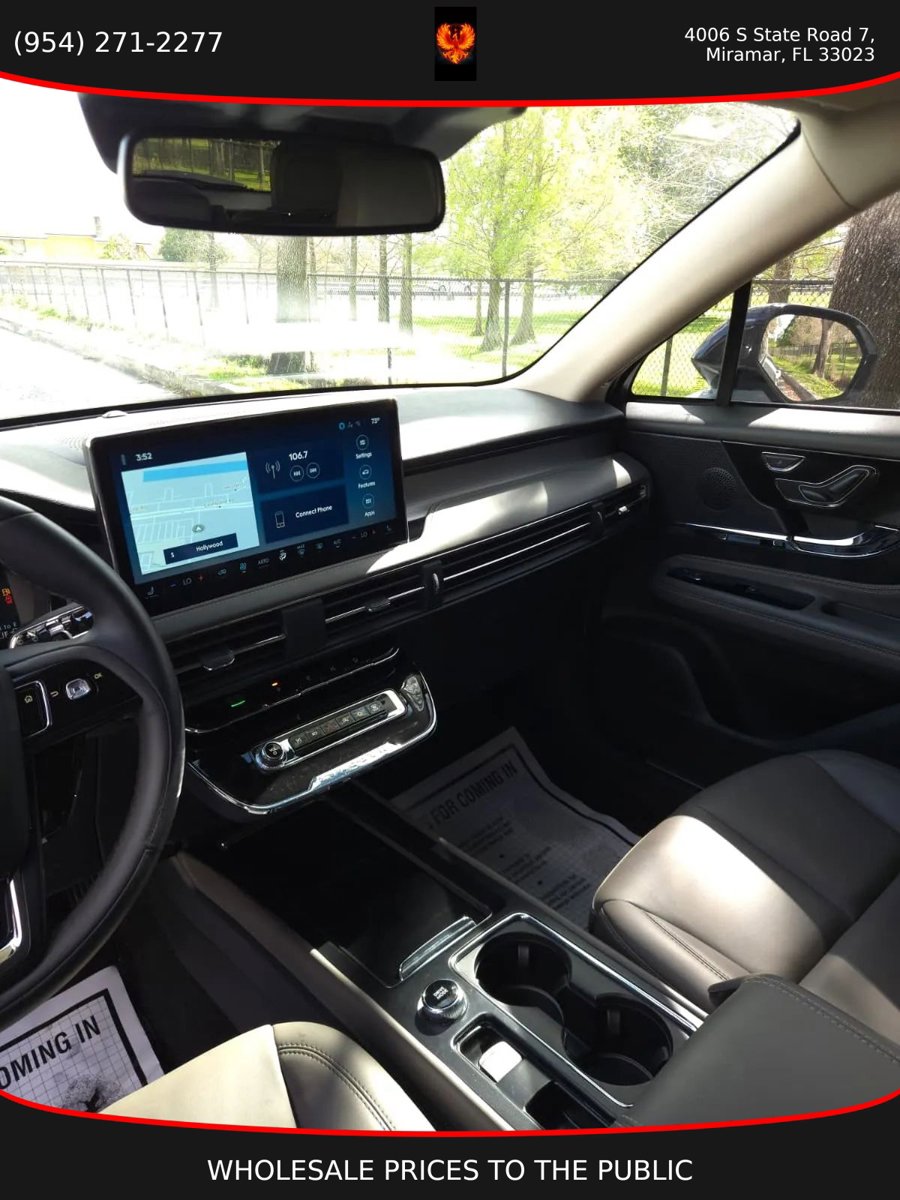 Used 2025 Lincoln Corsair FWD image 11