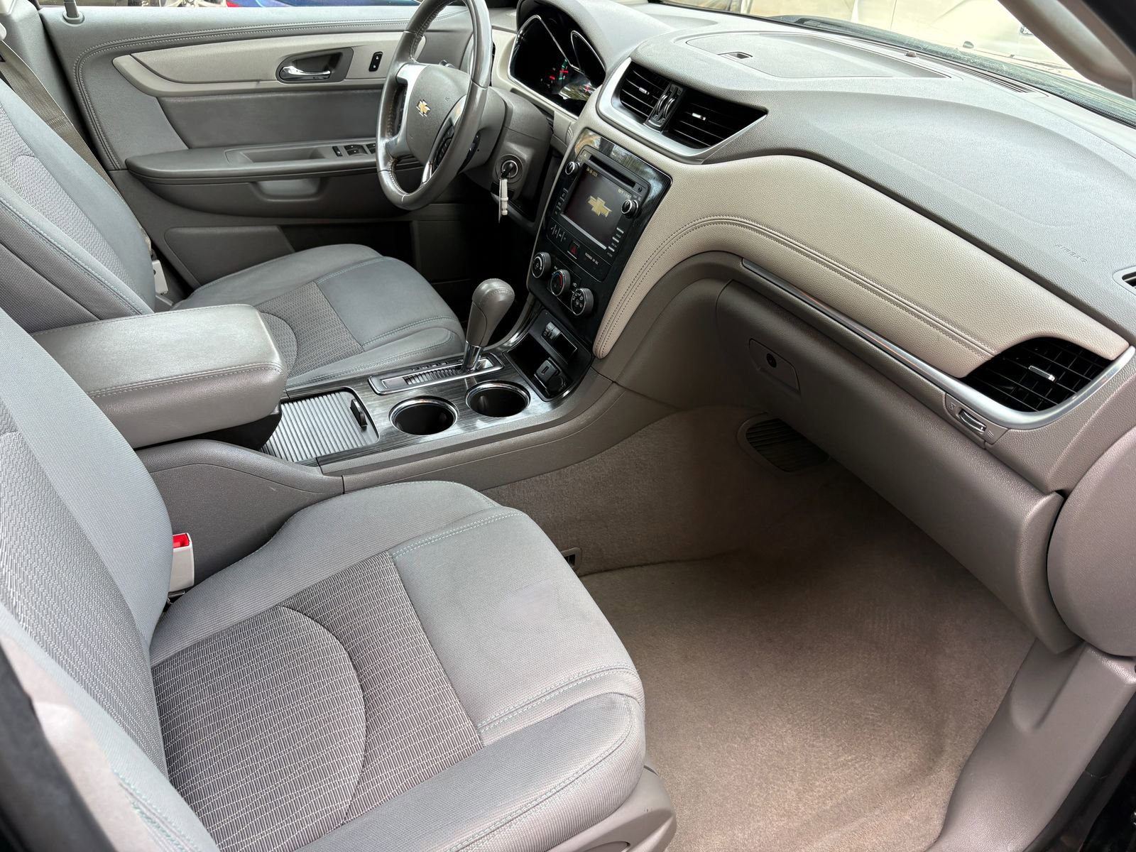 Used 2017 Chevrolet Traverse LT FWD image 27