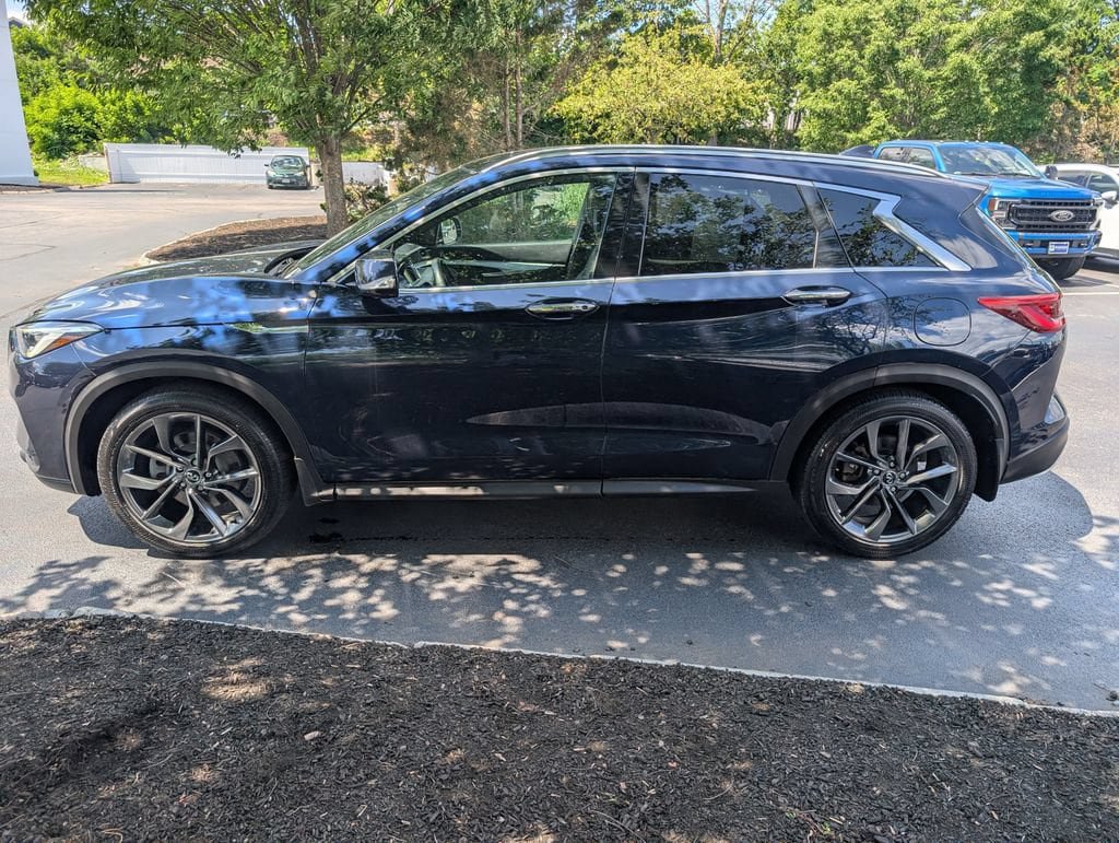 Used 2019 INFINITI QX50 Essential w/ Sensory Package AWD/4WD image 3