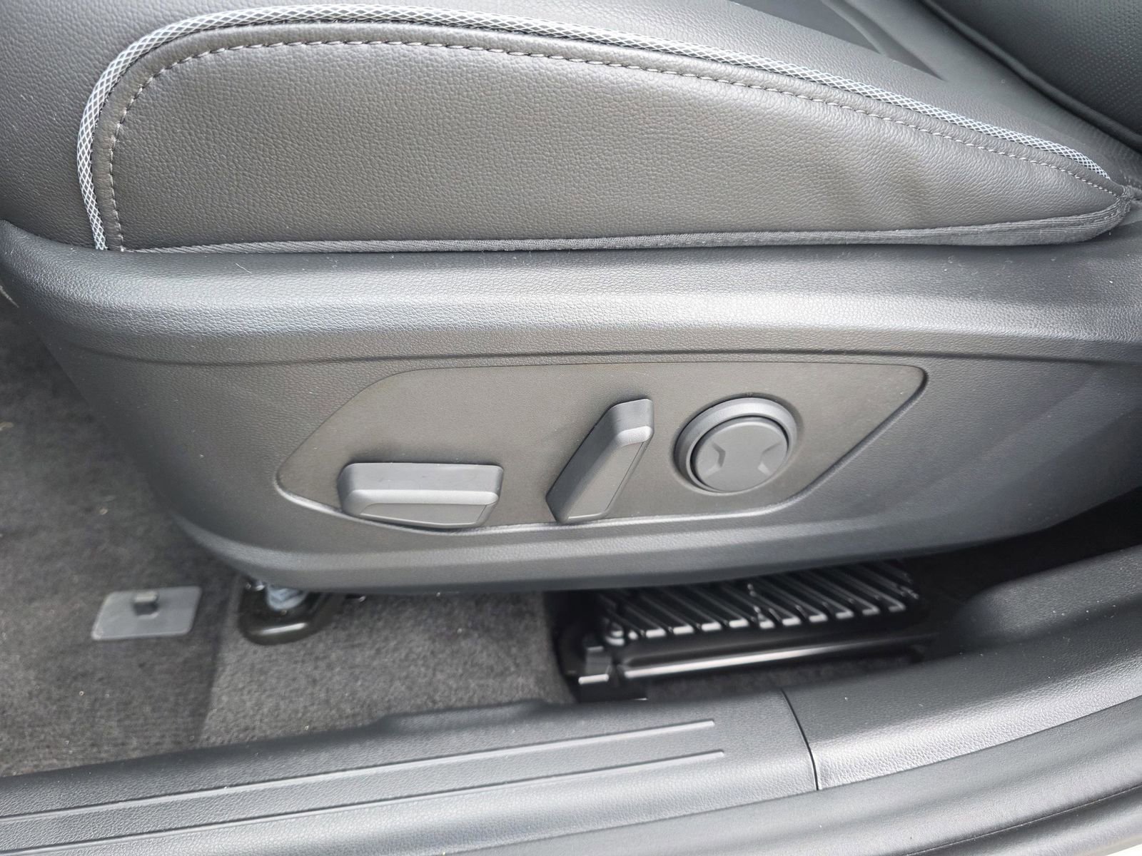 New 2026 Hyundai Santa Cruz Limited image 17