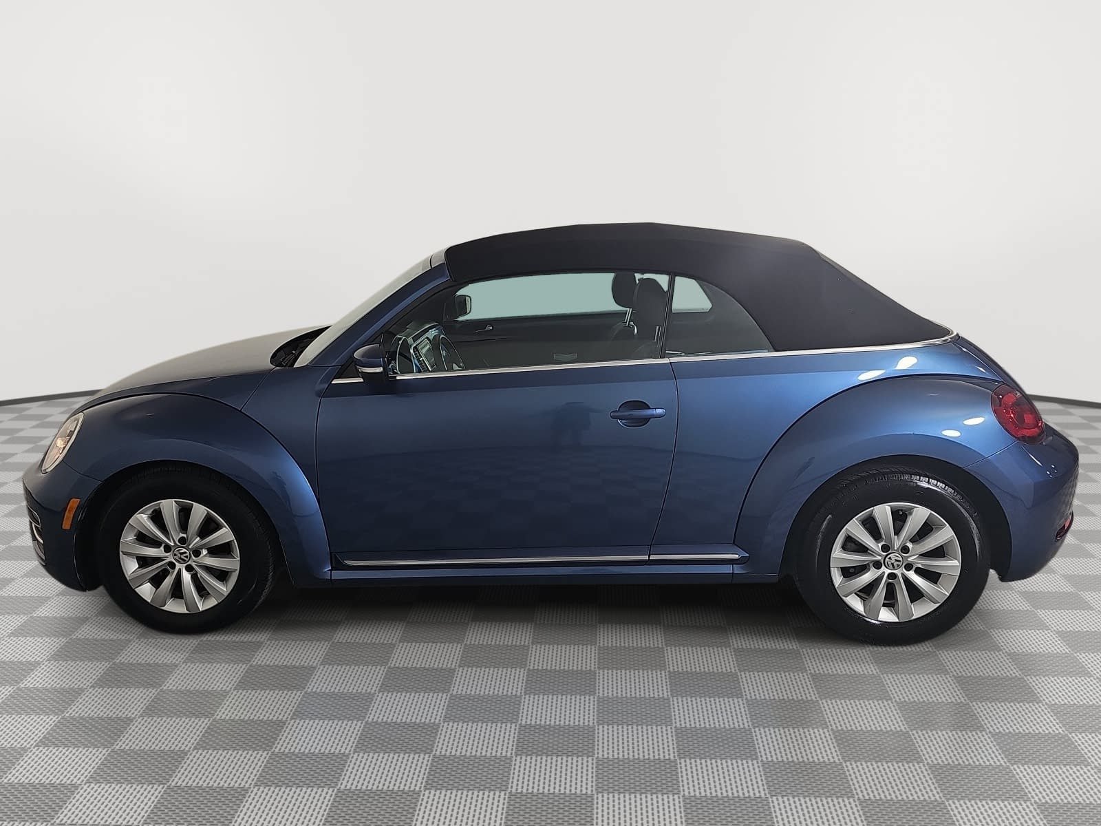 Used 2019 Volkswagen Beetle 2.0T S FWD image 5
