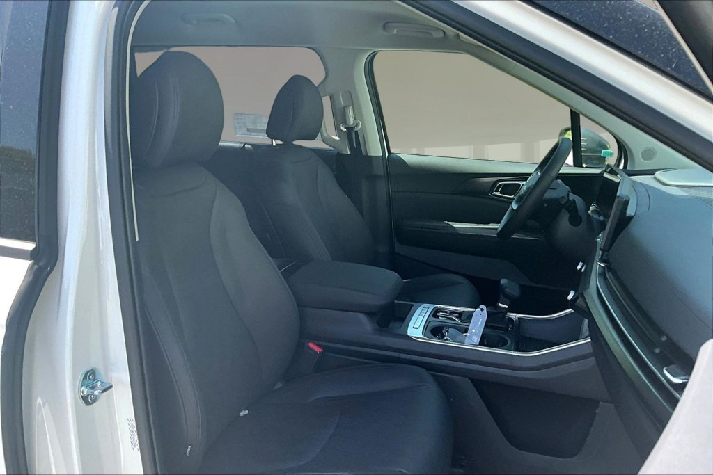 New 2027 Kia Carnival EX FWD image 11