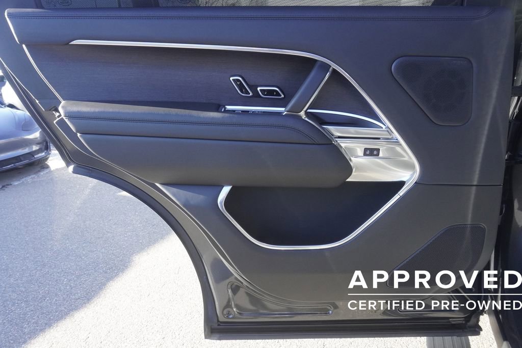 Used 2025 Land Rover Range Rover Long Wheelbase SE image 28