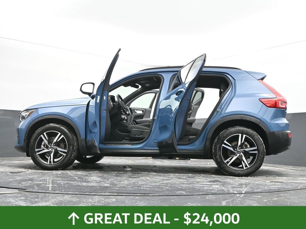 Used 2024 Volvo XC40 B5 Core image 69