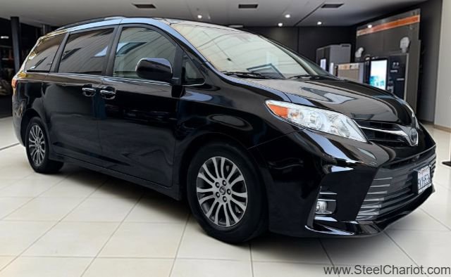 Used 2018 Toyota Sienna XLE image 7