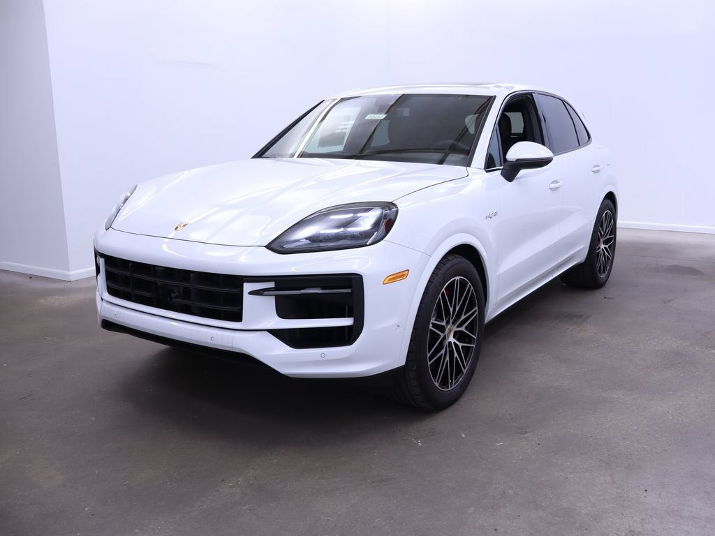 Used 2024 Porsche Cayenne S AWD/4WD image 2