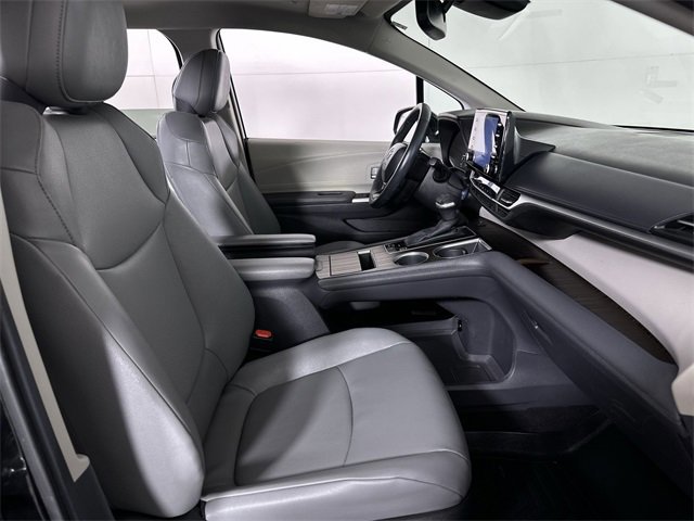 Used 2024 Toyota Sienna XLE image 29
