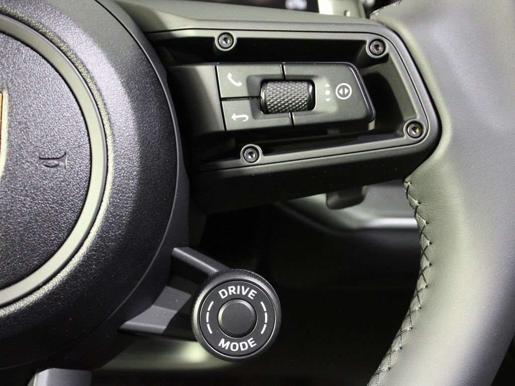 Certified 2025 Porsche Cayenne Coupe image 24