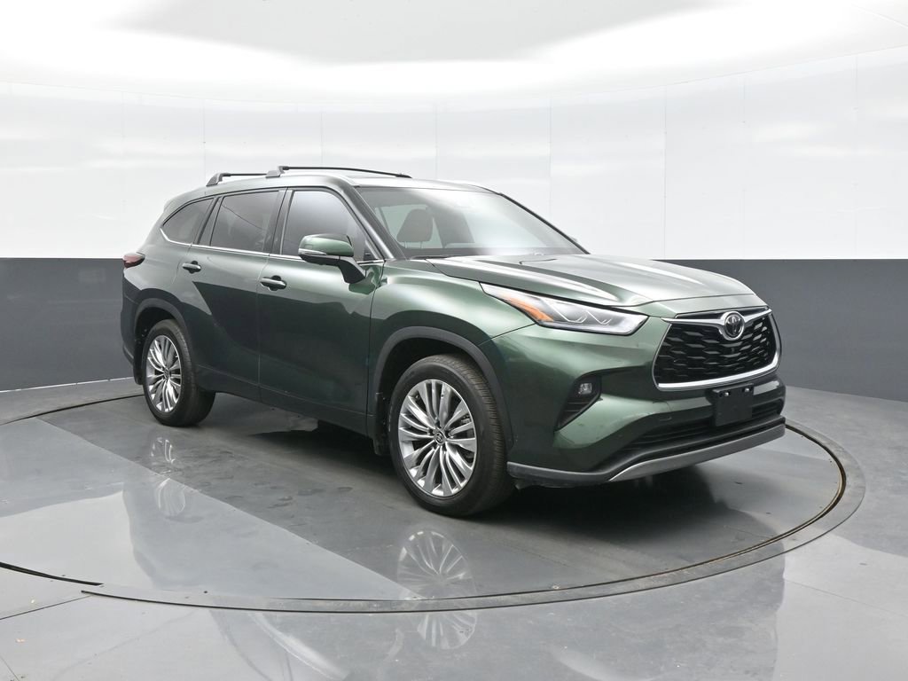 Certified 2025 Toyota Highlander Platinum image 1