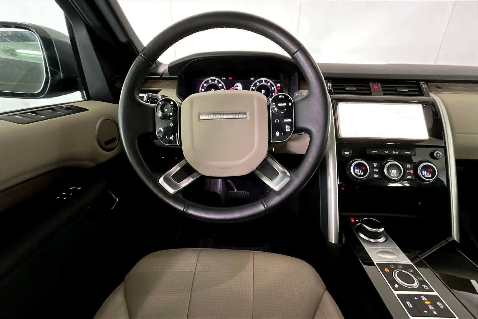 Used 2020 Land Rover Discovery HSE image 6