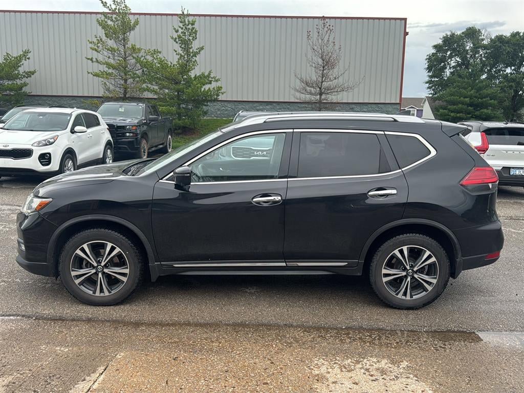 Used 2017 Nissan Rogue SL