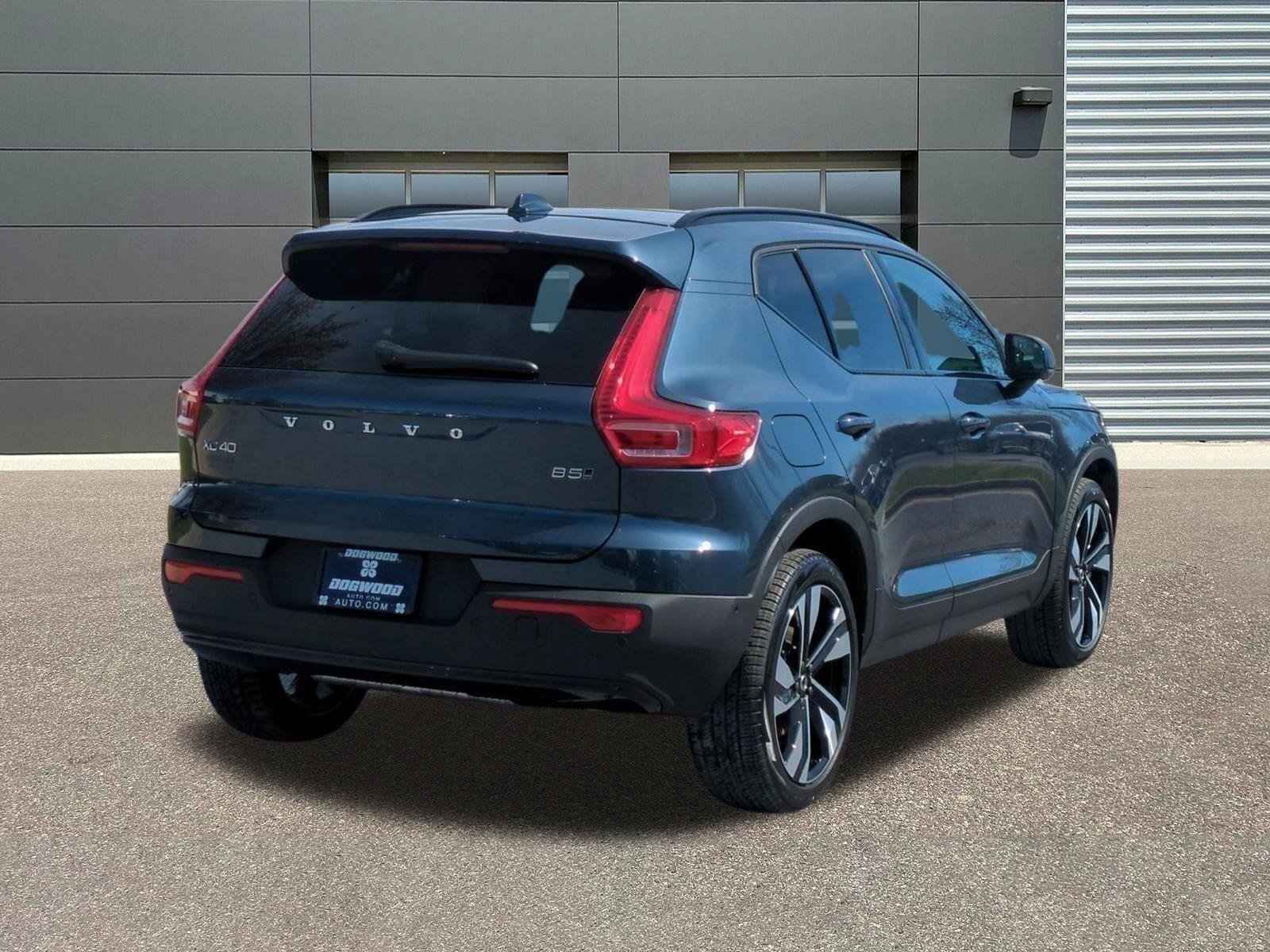 New 2026 Volvo XC40 B5 Ultra w/ Protection Package Premier AWD/4WD image 7