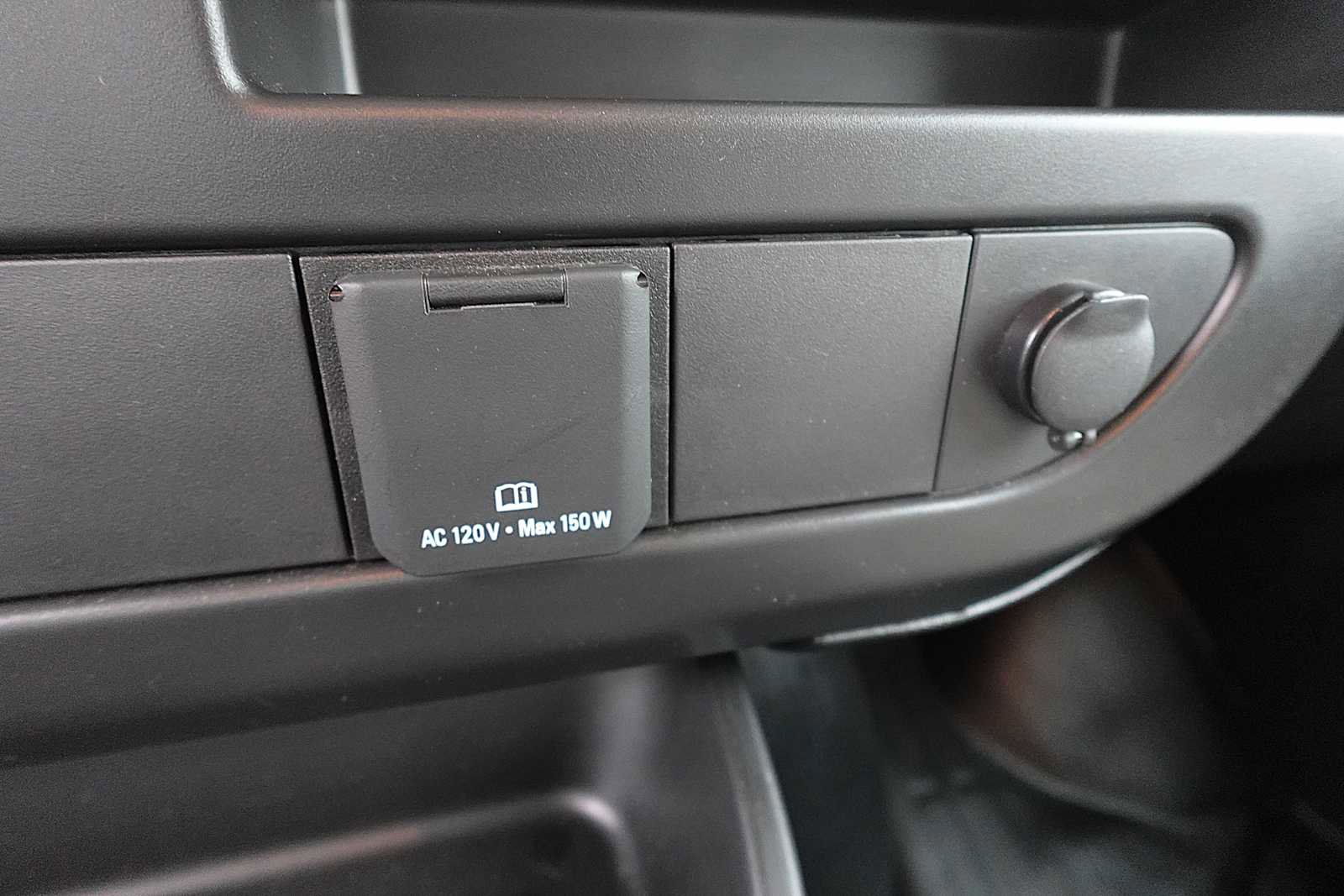 Used 2025 Chevrolet Express 3500 w/ Driver Convenience Package image 18