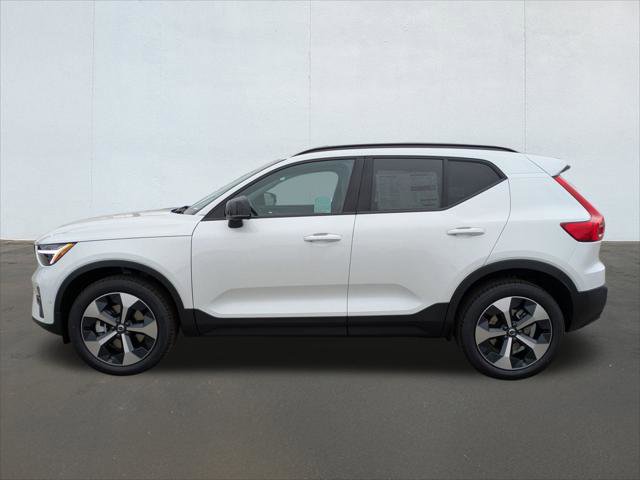 New 2026 Volvo XC40 B4 Plus w/ Climate Package image 3