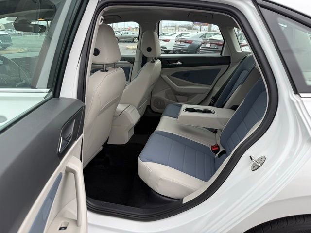 Used 2025 Volkswagen Jetta SE image 14
