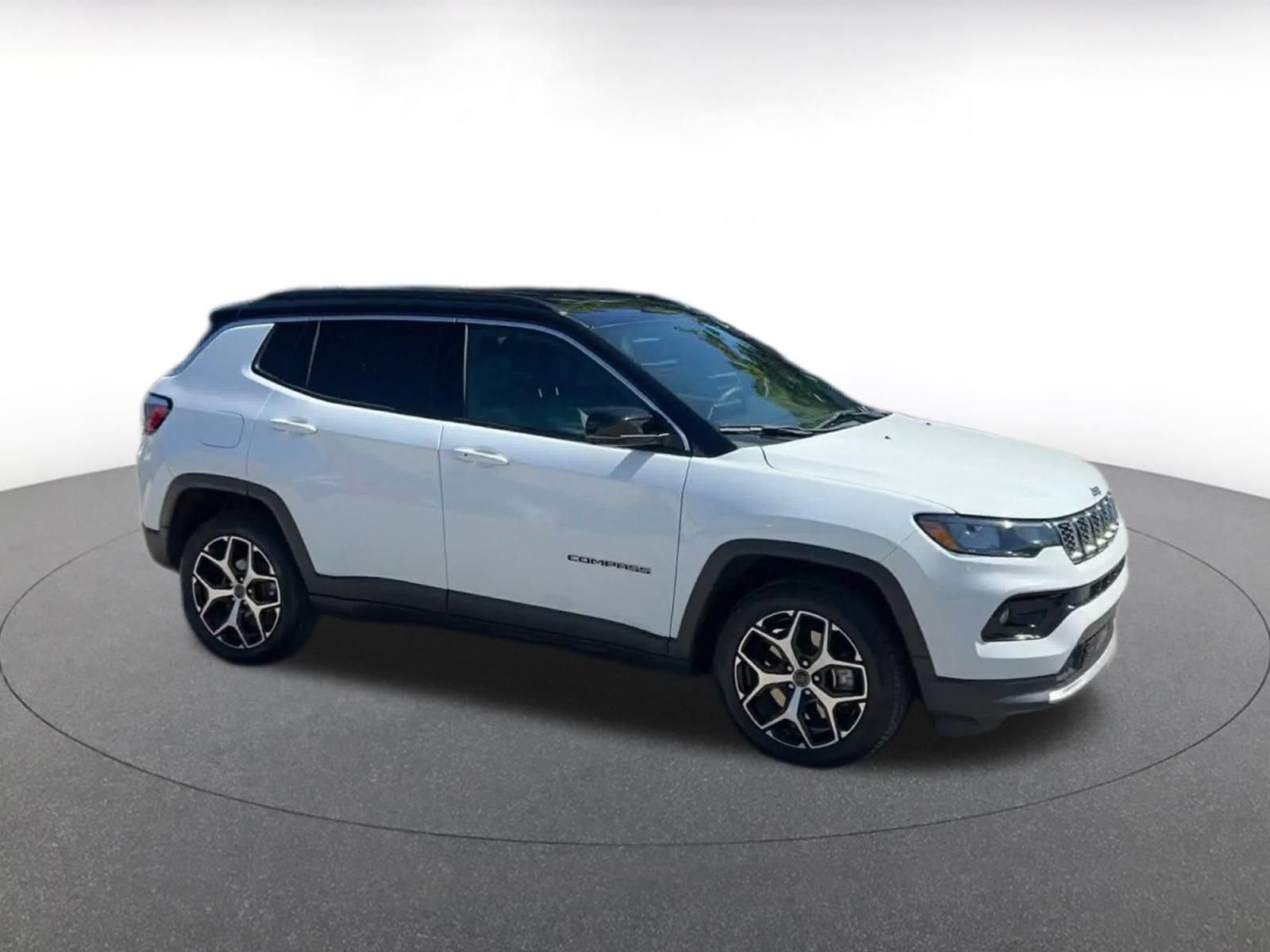 Used 2025 Jeep Compass Limited AWD/4WD image 2