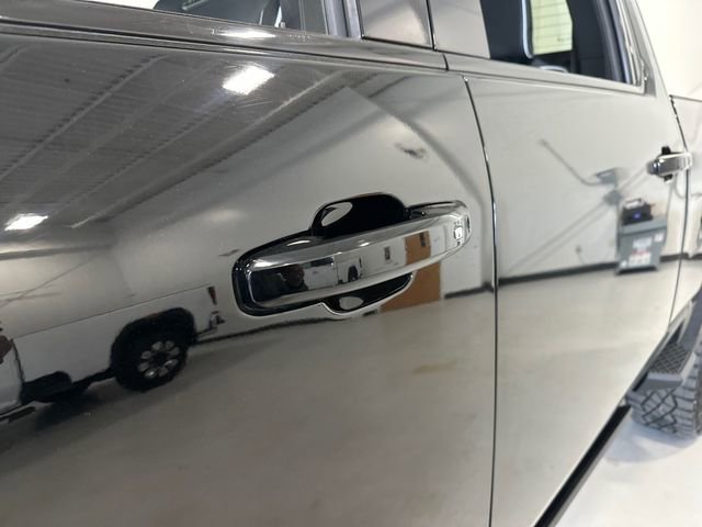 Used 2025 GMC Sierra 2500 AT4X image 18