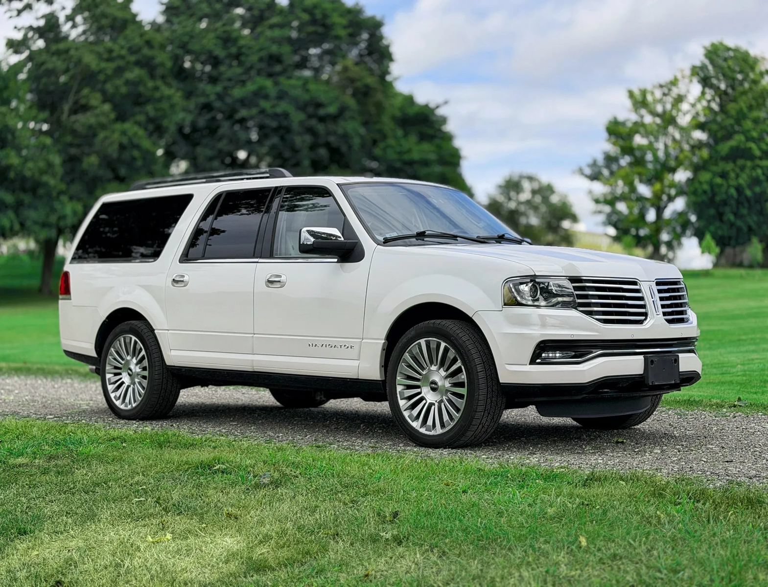 Used 2015 Lincoln Navigator L 4WD w/ Equipment Group 101A Reserve