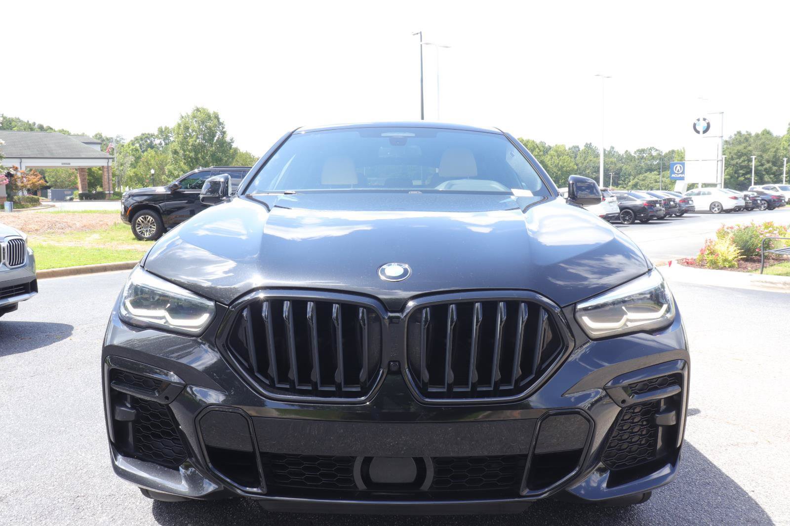 Used 2022 BMW X6 M50i AWD/4WD image 2