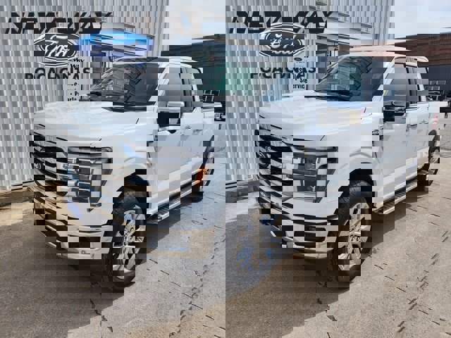 New 2025 Ford F150 Lariat w/ Equipment Group 501A Mid